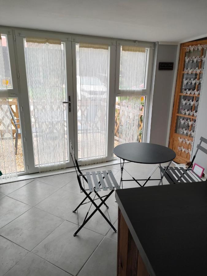 Apartamento Les Petits Champs Buais-les-Monts Exterior foto