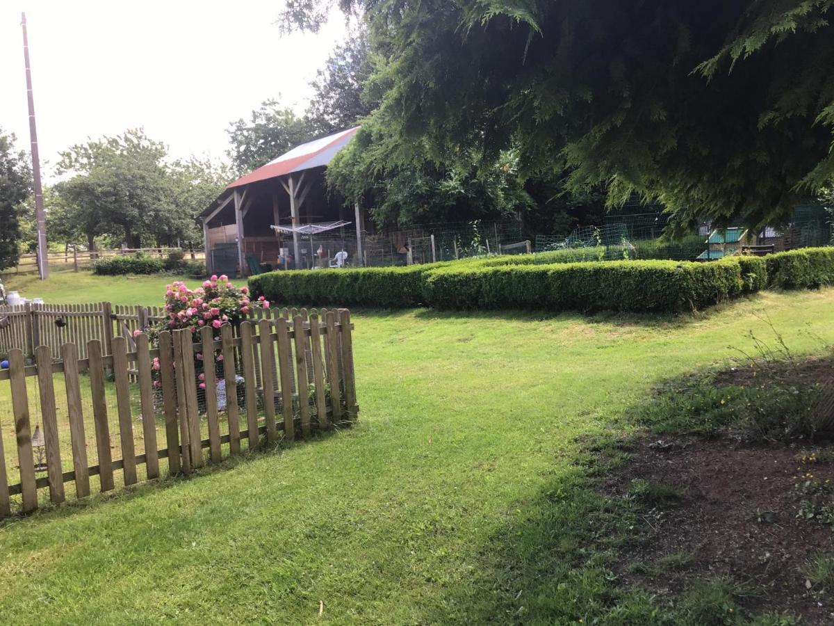 Apartamento Les Petits Champs Buais-les-Monts Exterior foto